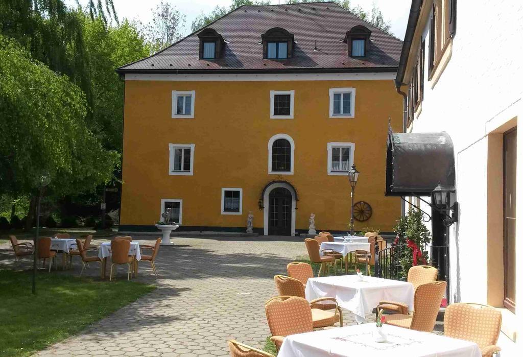 Hotel Schloss Fuchsmuehl Екстер'єр фото